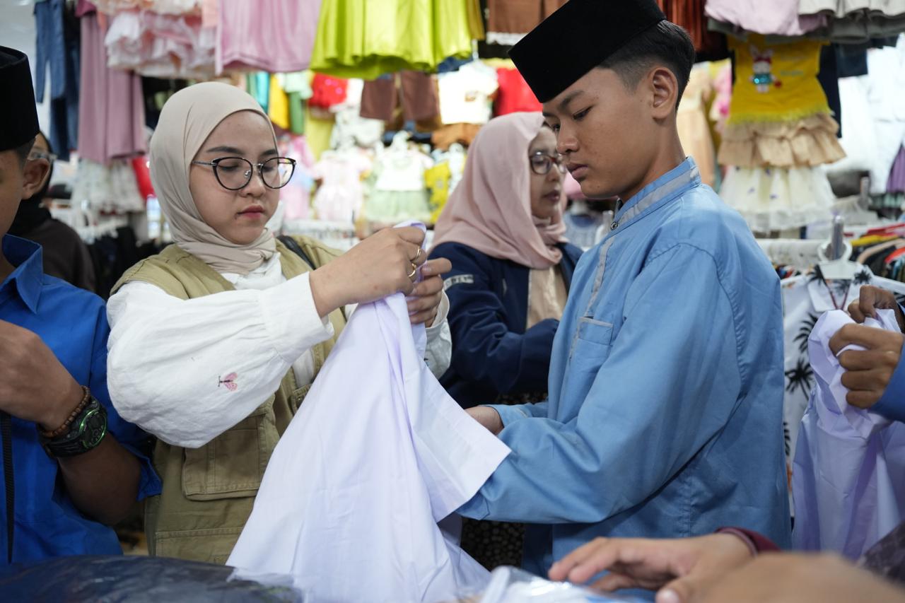 Sambut Muharam, LAZ Al Azhar Ajak 25 Anak Yatim Belanja Perlengkapan Sekolah di Depok